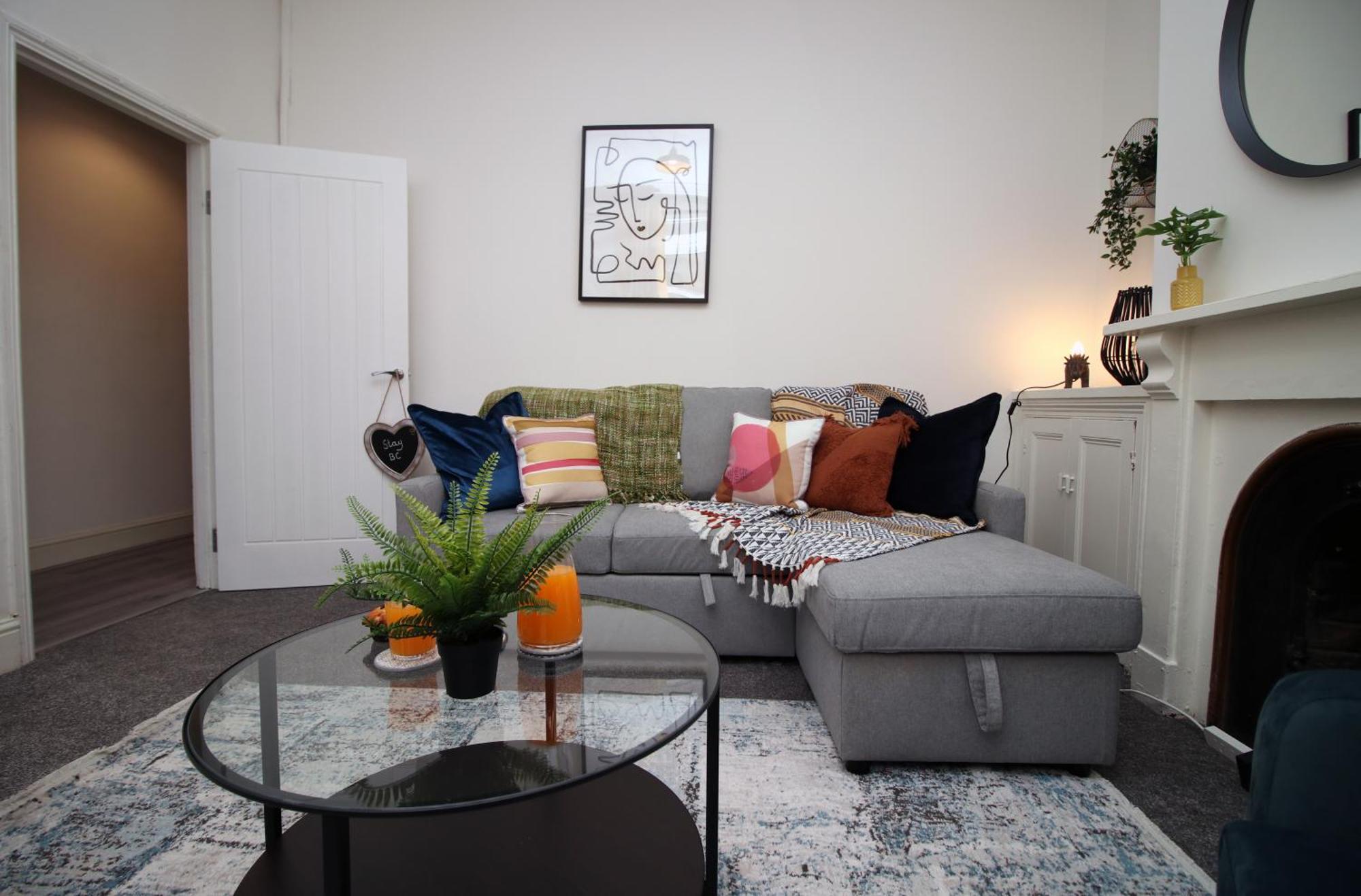 Spacious 4 Bedroom House - Moira Lodge By Ty Sa Cardiff Bagian luar foto