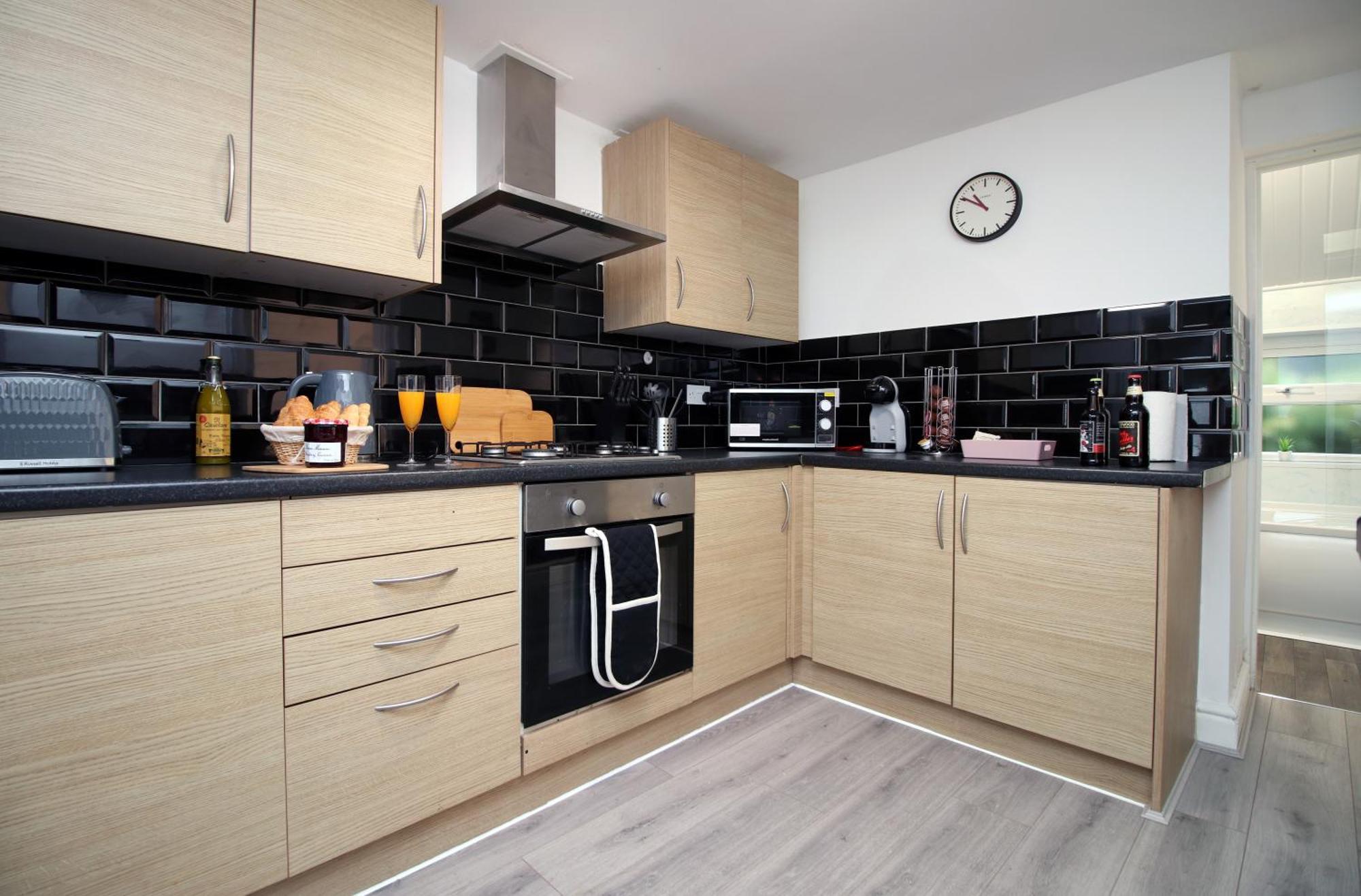 Spacious 4 Bedroom House - Moira Lodge By Ty Sa Cardiff Bagian luar foto