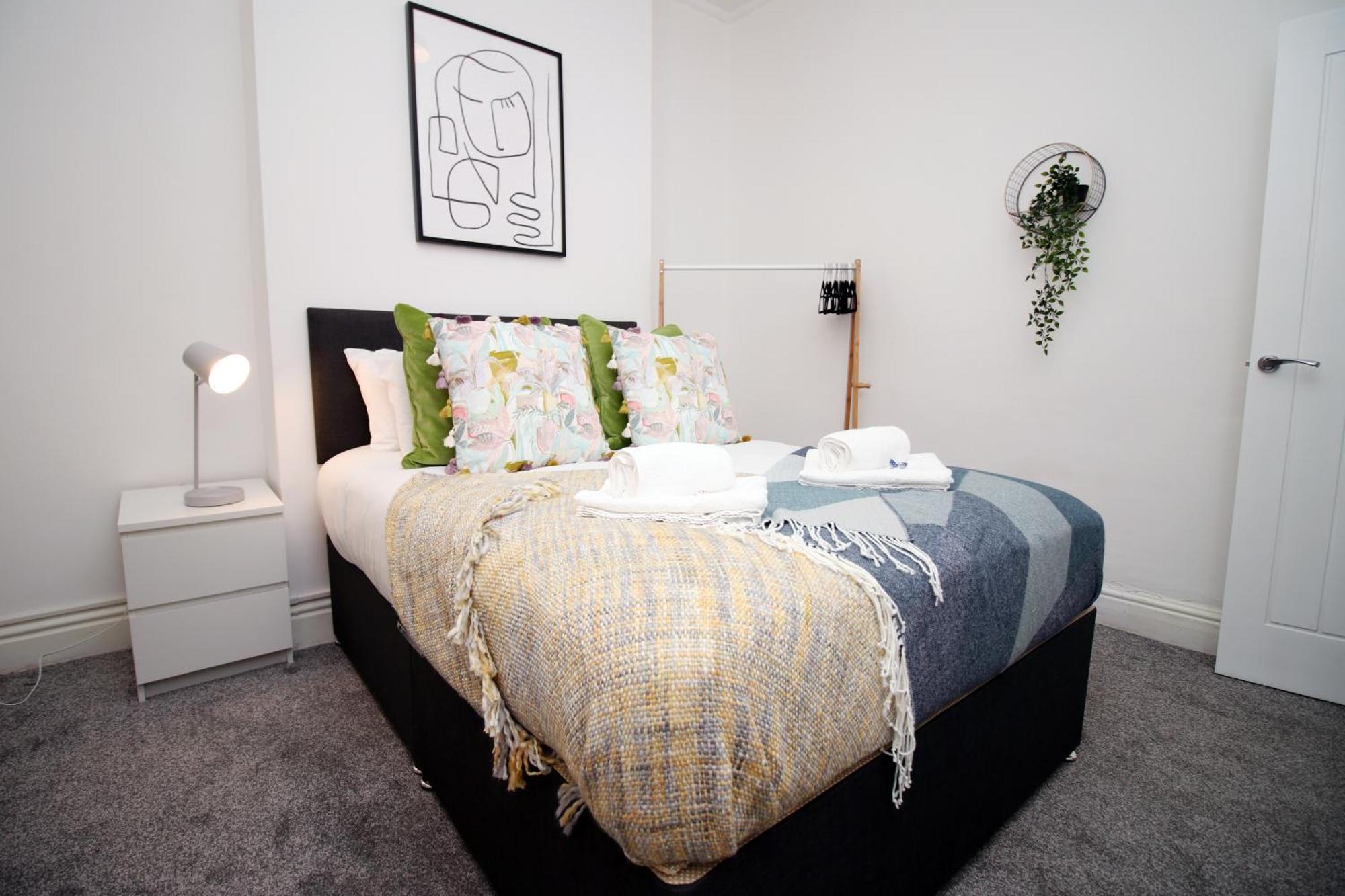 Spacious 4 Bedroom House - Moira Lodge By Ty Sa Cardiff Bagian luar foto