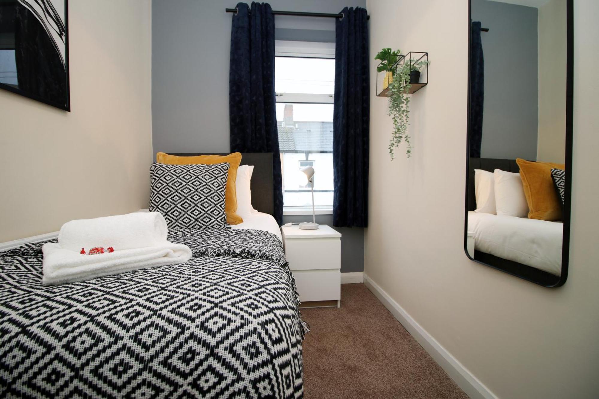 Spacious 4 Bedroom House - Moira Lodge By Ty Sa Cardiff Bagian luar foto