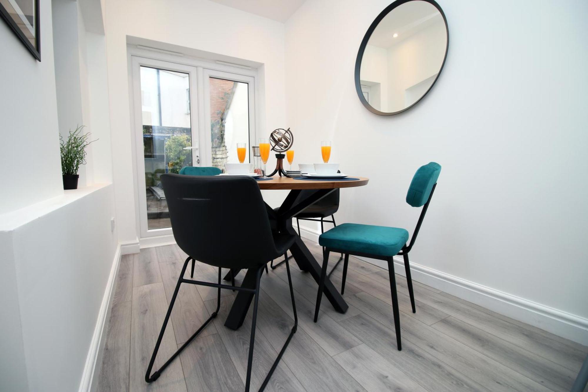 Spacious 4 Bedroom House - Moira Lodge By Ty Sa Cardiff Bagian luar foto